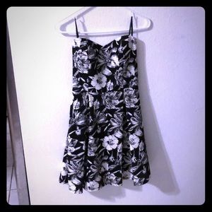 White and black strapless dress with flower design